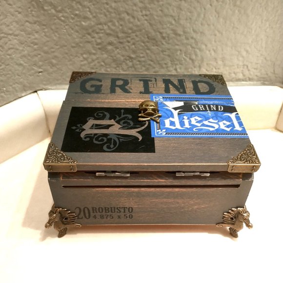 Suenos de Saundra Upcycled Rare Grind Diesel Cedar Cigar Box, ARTFUL STORAGE - Picture 11 of 15